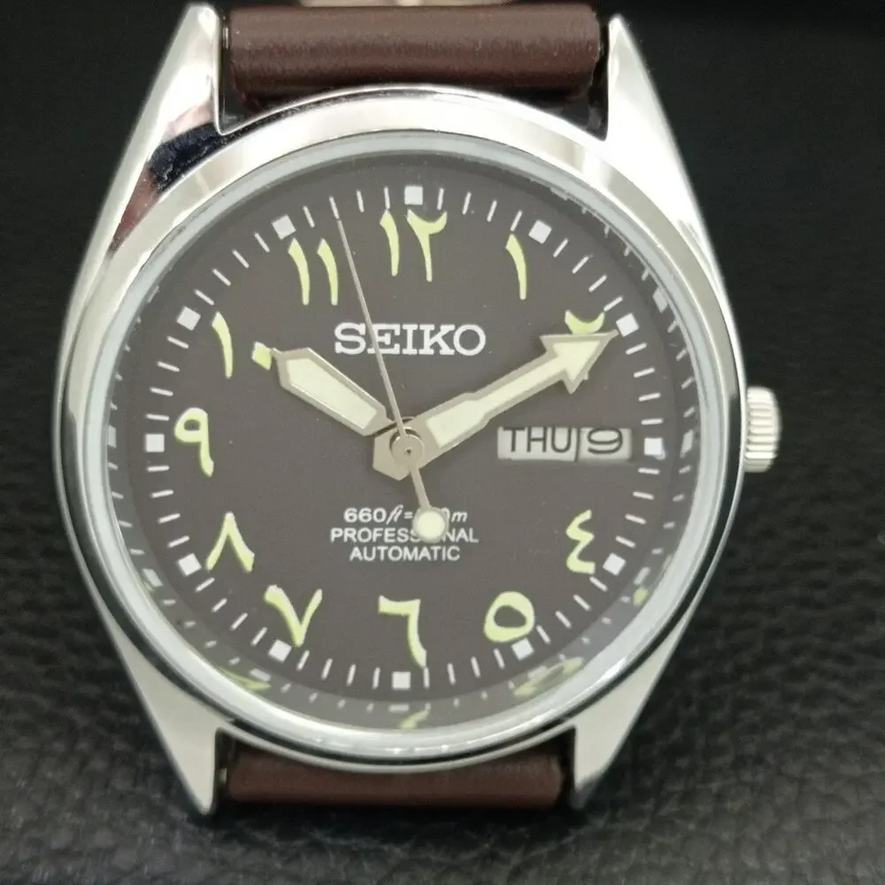 Vintage 1979 Seiko Automatic Mens Silver Watch W/daydate & Gold accents